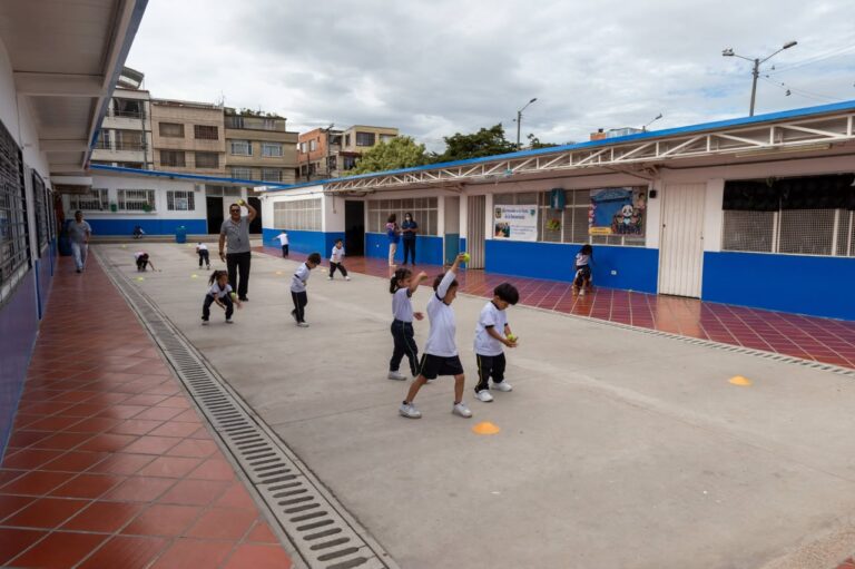 Bogotá supera la meta de mejoramientos en colegios oficiales