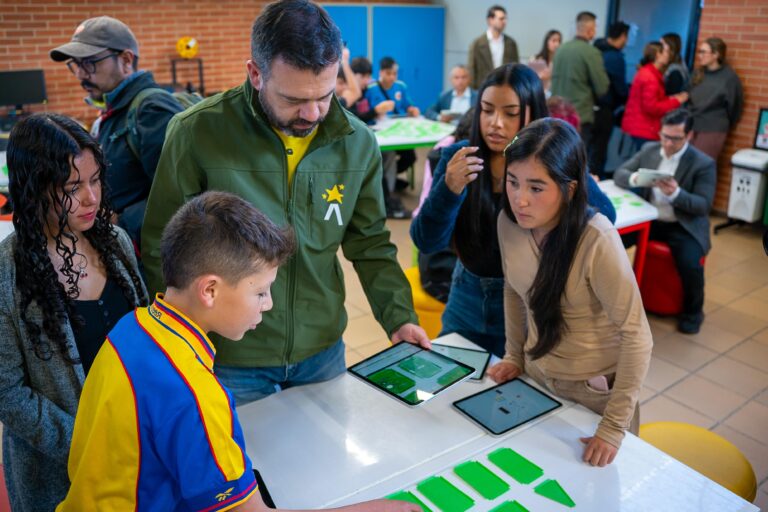 Bogotá presentó EDU CO, la estrategia que busca transformar la educación pública con tecnología, innovación y datos
