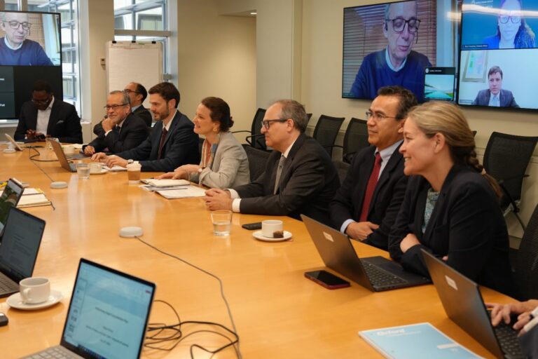 Gobierno electo inicia acercamientos con el Banco Mundial para definir la hoja de ruta económica de Colombia